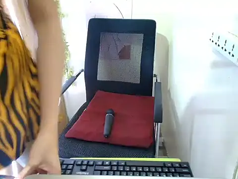 Snapshot of Sexy_clever18xx chatting on April 15, 2026, 3:12 am Sexy clever18xx online show from April 15, 2026, 3:12 am