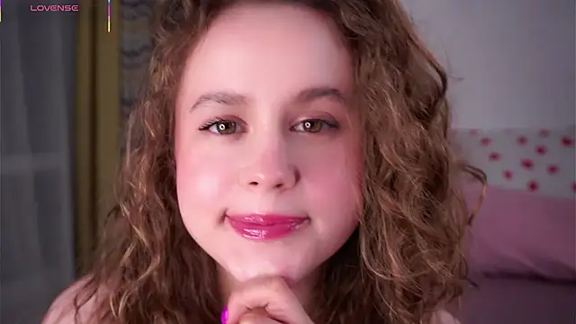 Snapshot of SusannaScholler chatting on May 5, 2026, 10:57 pm SusannaScholler online show from May 5, 2026, 10:57 pm