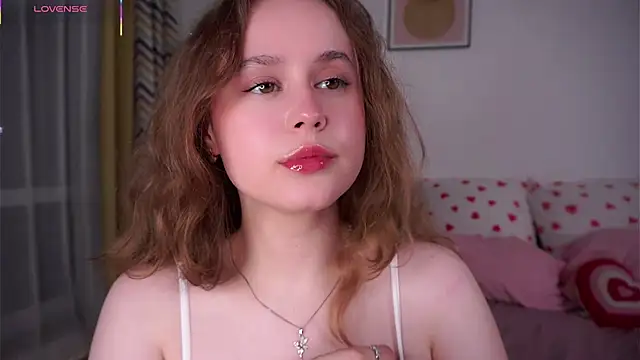 Snapshot of SusannaScholler chatting on May 17, 2026, 10:43 pm SusannaScholler online show from May 17, 2026, 10:43 pm