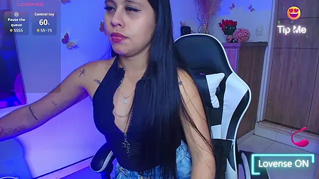 LuluMonroe Eup online show from March 25, 2026, 3:39 am