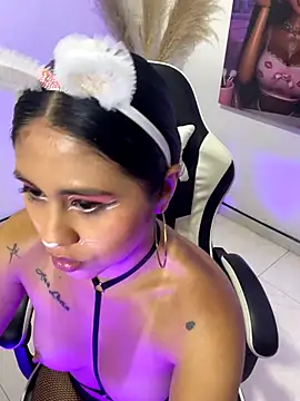 Snapshot of LuluMonroe_Eup chatting on October 19, 2025, 3:42 am LuluMonroe Eup online show from October 19, 2025, 3:42 am