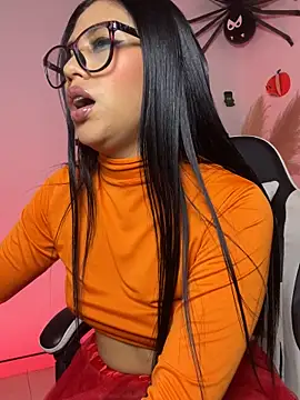 Snapshot of LuluMonroe_Eup chatting on October 27, 2025, 2:45 am LuluMonroe Eup online show from October 27, 2025, 2:45 am