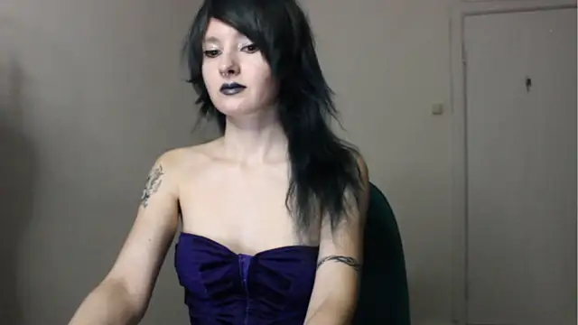 midnightsiren777 online show from November 7, 2025, 9:52 pm