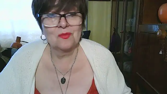 VeronicaGold511 online show from May 16, 2026, 10:47 am