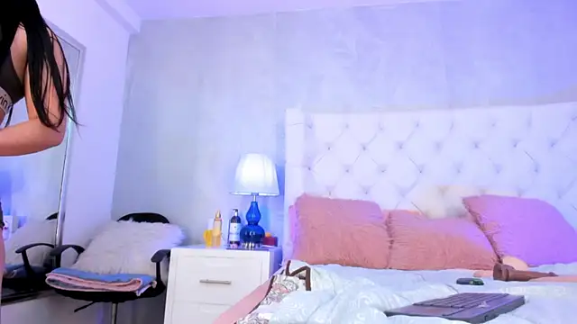 Yara Bliss  online show from October 11, 2025, 2:51 pm