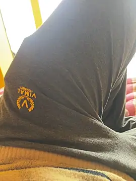 jucydick010887 online show from December 17, 2025, 6:29 am