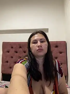 victoriadaniela online show from December 3, 2025, 2:45 am