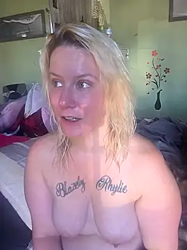 RhondaRump online show from November 19, 2025, 4:29 pm