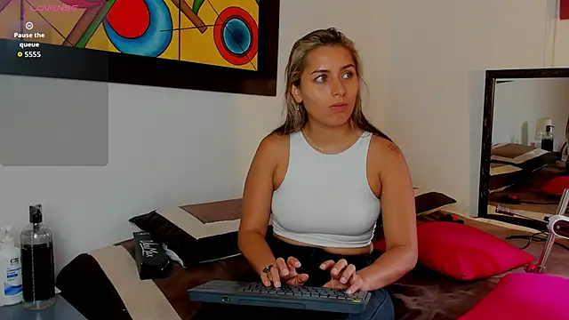 abella-lemus online show from September 15, 2025, 1:55 pm