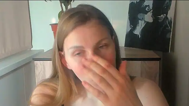 JuliaMuuun online show from April 12, 2026, 8:34 pm