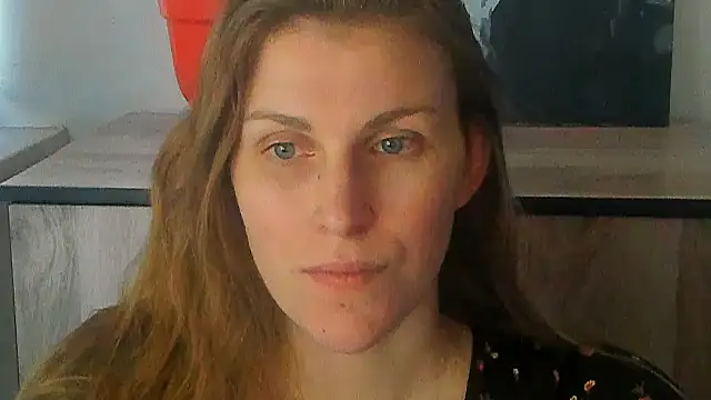 Snapshot of JuliaMuuun chatting on July 8, 2026, 12:46 am JuliaMuuun online show from July 8, 2026, 12:46 am