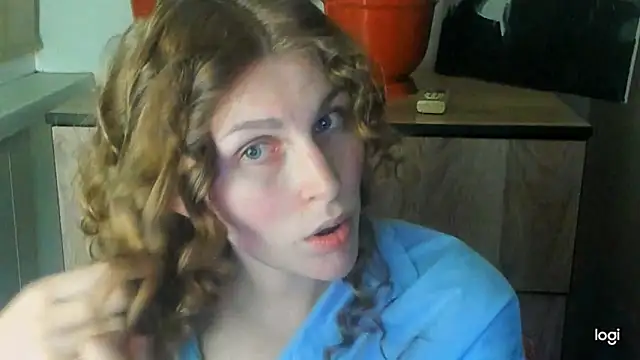 JuliaMuuun online show from May 15, 2026, 9:02 pm