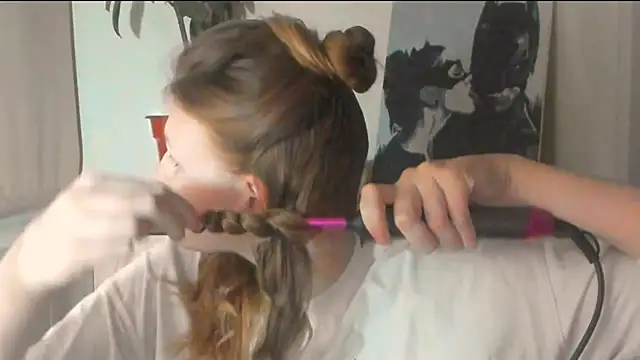 JuliaMuuun online show from March 21, 2026, 7:51 pm