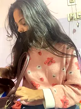 Snapshot of Sandhya_77 chatting on November 24, 2025, 5:40 am Sandhya 77 online show from November 24, 2025, 5:40 am