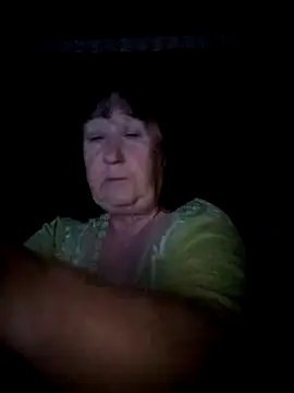 CrystalLime6411 online show from September 30, 2025, 9:32 pm