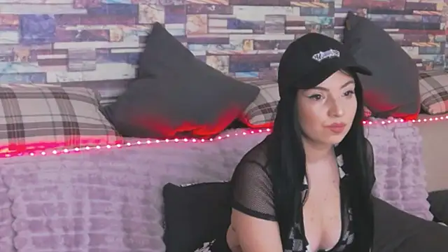 GrayLunna online show from October 23, 2025, 6:45 am