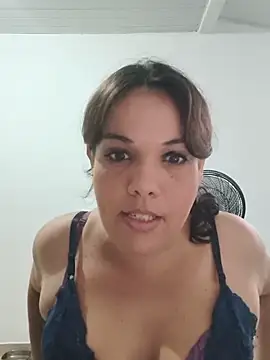 Bellapotencia1985 online show from June 6, 2026, 9:58 am