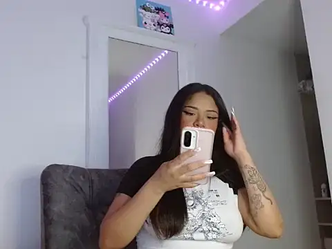 reina reina online show from September 30, 2025, 1:44 am