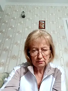 AlikaSwan5821 online show from October 6, 2025, 1:34 pm