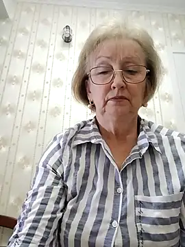 AlikaSwan5821 online show from November 19, 2025, 8:20 pm