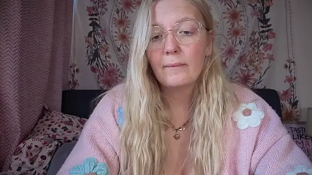 Daisyxoxo  online show from September 26, 2025, 8:43 am