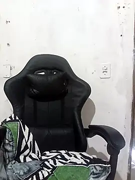 moreno25centimetro online show from April 23, 2026, 1:13 pm