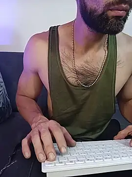 Snapshot of Enzo-wolf33 chatting on May 24, 2026, 12:10 am Enzo-wolf33 online show from May 24, 2026, 12:10 am