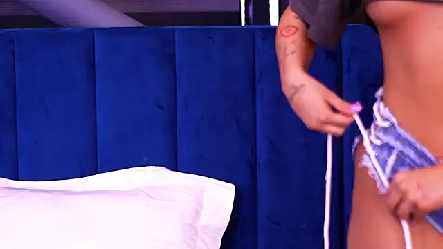 MillaSerene online show from October 23, 2025, 4:55 am