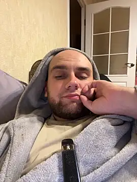 LuckyGirlfriends online show from October 27, 2025, 8:32 pm