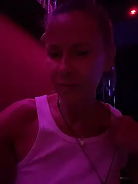 blondi2077 online show from July 27, 2026, 8:27 pm
