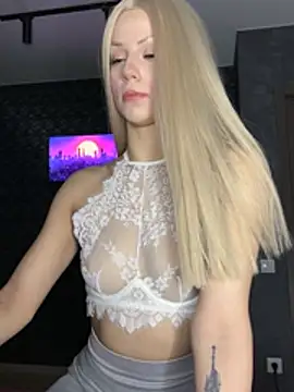 FavoriteKira online show from April 12, 2026, 2:09 pm