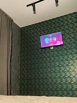 FavoriteKira online show from September 15, 2025, 4:07 pm