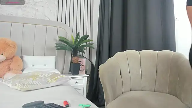 Snapshot of DaryaReed chatting on October 22, 2025, 4:23 am DaryaReed online show from October 22, 2025, 4:23 am