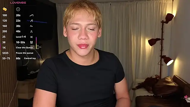 ConnieVarela online show from October 15, 2025, 10:40 pm