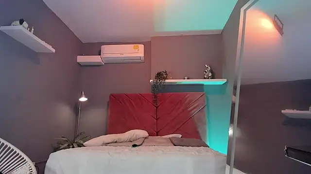 cinnia  online show from February 9, 2026, 11:30 am