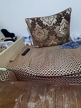 Snapshot of Madam-bezoul- chatting on March 1, 2026, 7:36 pm Madam-bezoul- online show from March 1, 2026, 7:36 pm