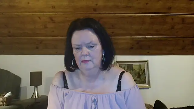 TiffanyMature online show from October 18, 2025, 9:50 pm