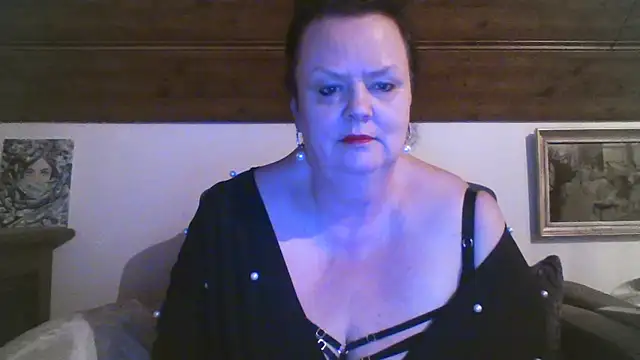 Snapshot of TiffanyMature chatting on April 18, 2026, 8:09 pm TiffanyMature online show from April 18, 2026, 8:09 pm