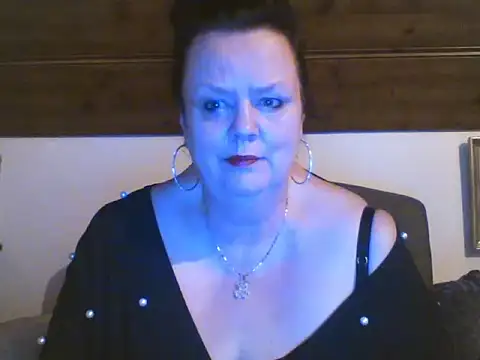 TiffanyMature online show from April 16, 2026, 8:20 pm