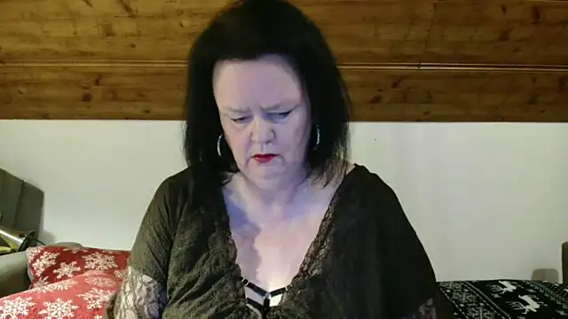 Snapshot of TiffanyMature chatting on December 5, 2025, 3:21 pm TiffanyMature online show from December 5, 2025, 3:21 pm