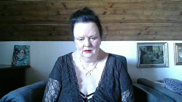 Snapshot of TiffanyMature chatting on April 25, 2026, 2:25 pm TiffanyMature online show from April 25, 2026, 2:25 pm