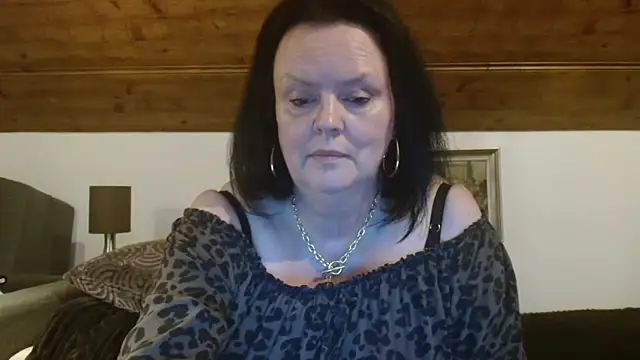 TiffanyMature online show from October 2, 2025, 9:40 pm