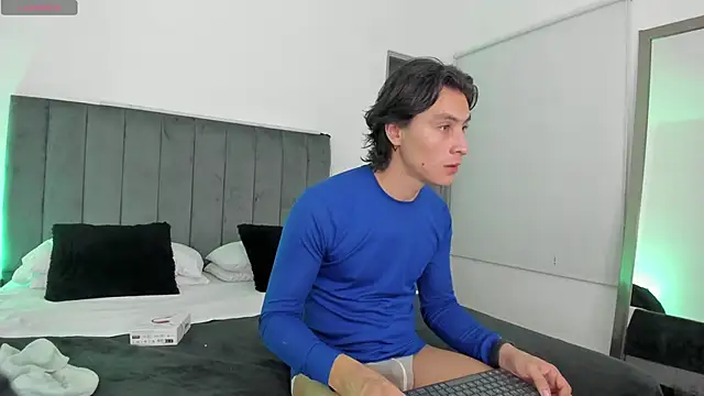 AlexanderHall online show from September 21, 2025, 7:41 pm