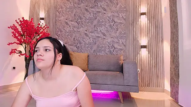 karlie small online show from September 11, 2025, 7:47 pm