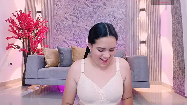 karlie small online show from September 12, 2025, 7:46 pm