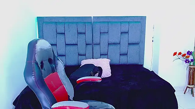 dirty model online show from October 18, 2025, 4:03 am