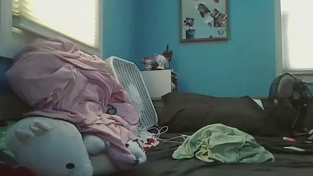 Liam axel35 online show from September 27, 2025, 7:42 pm