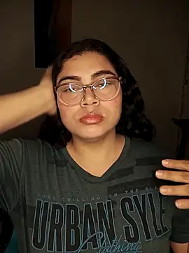 Snapshot of Diamily chatting on February 8, 2026, 7:06 am Diamily online show from February 8, 2026, 7:06 am