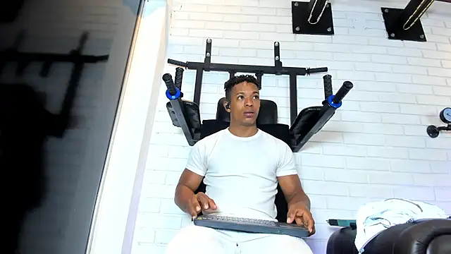 Snapshot of ItaloMoore chatting on February 20, 2026, 11:23 am ItaloMoore online show from February 20, 2026, 11:23 am