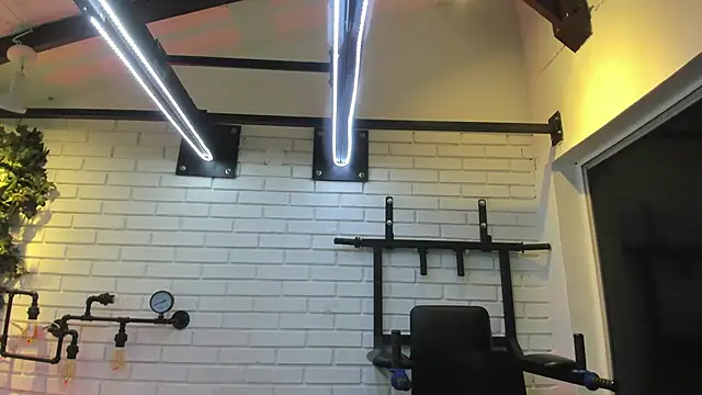 ItaloMoore online show from November 4, 2025, 11:14 am